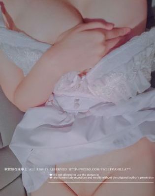 两位女王圣水调教小刚